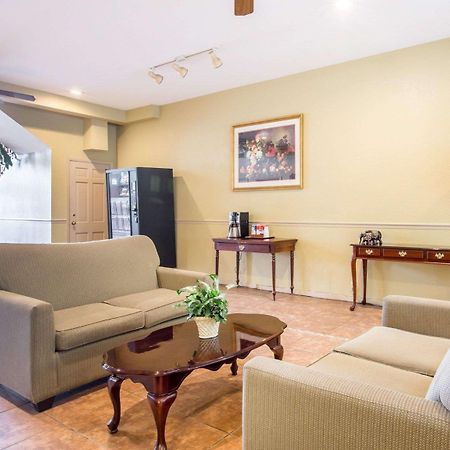 Econo Lodge Birmingham Гувер Екстер'єр фото